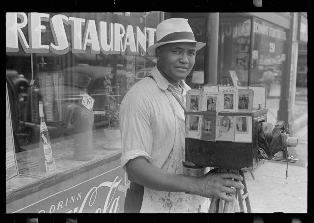 Itinerant photographer in Columbus, Ohio. Ben Shahn, August 1938. 
