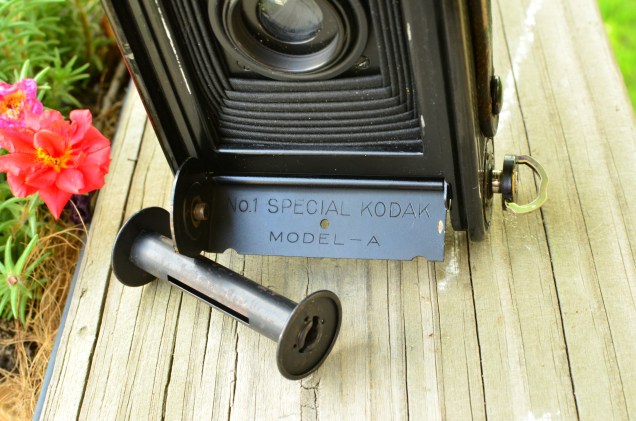 Both the takeup spool and film spool side swing out for easy loading.