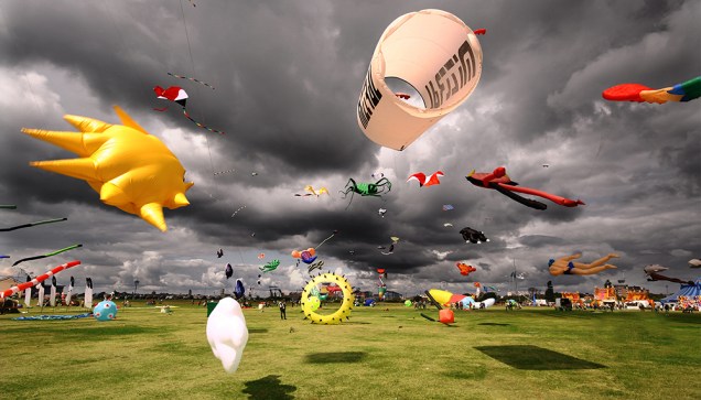 KITES IN A STORM 5 300dpi-sm